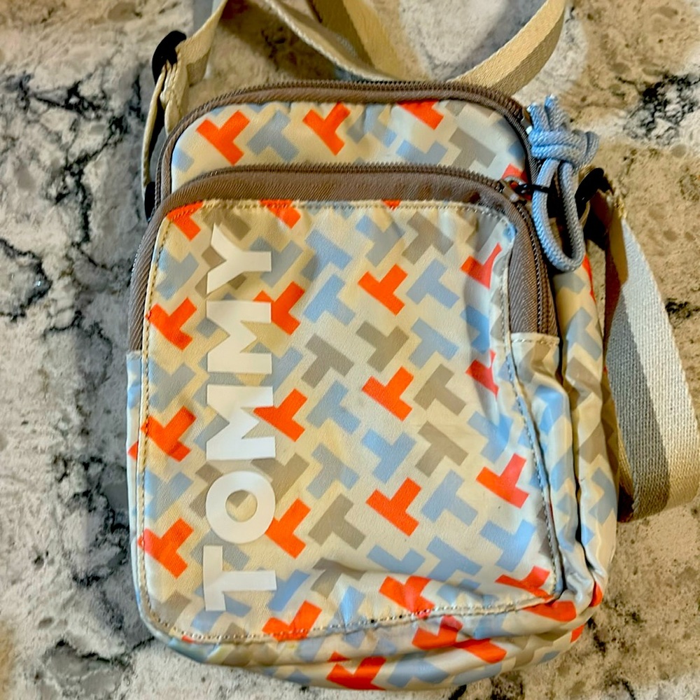 NWOT🎉Tommy Hilfiger Crossbody